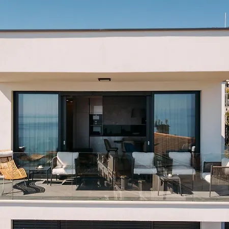 Luxury Iris Adriatica ***** * אופטיה