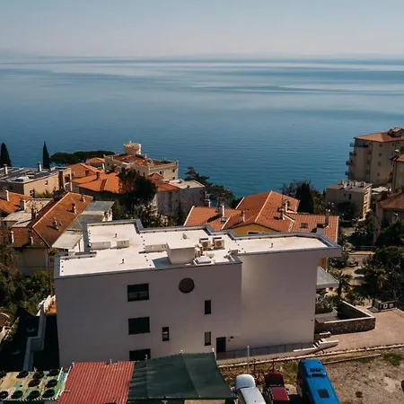 Luxury Iris Adriatica ***** דירה *