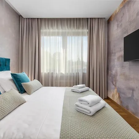Luxury Iris Adriatica ***** * אופטיה