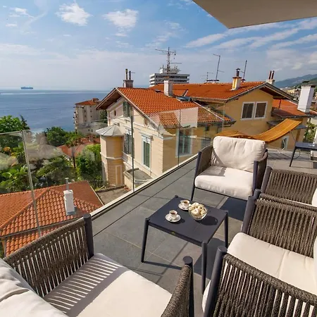 Luxury Iris Adriatica ***** * אופטיה