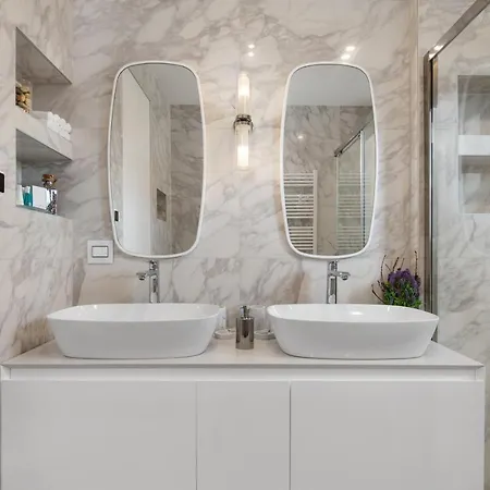 Luxury Iris Adriatica ***** * אופטיה