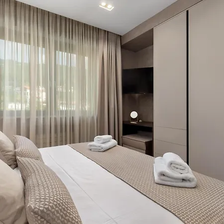 Luxury Iris Adriatica ***** אופטיה