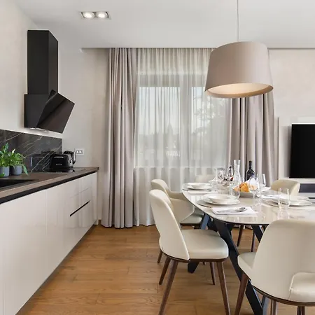 Luxury Iris Adriatica ***** * אופטיה